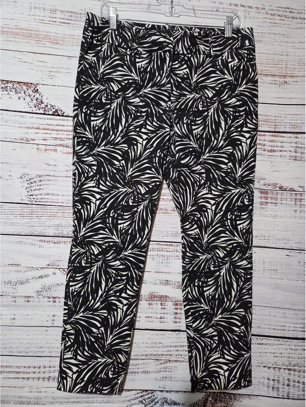 The Limited Pants Size 10P Black White Leaf Print Cropped